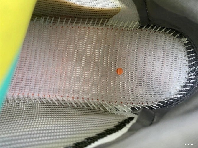 Fade ID1674 Yeezy V3 700 Salt Adidas 0924